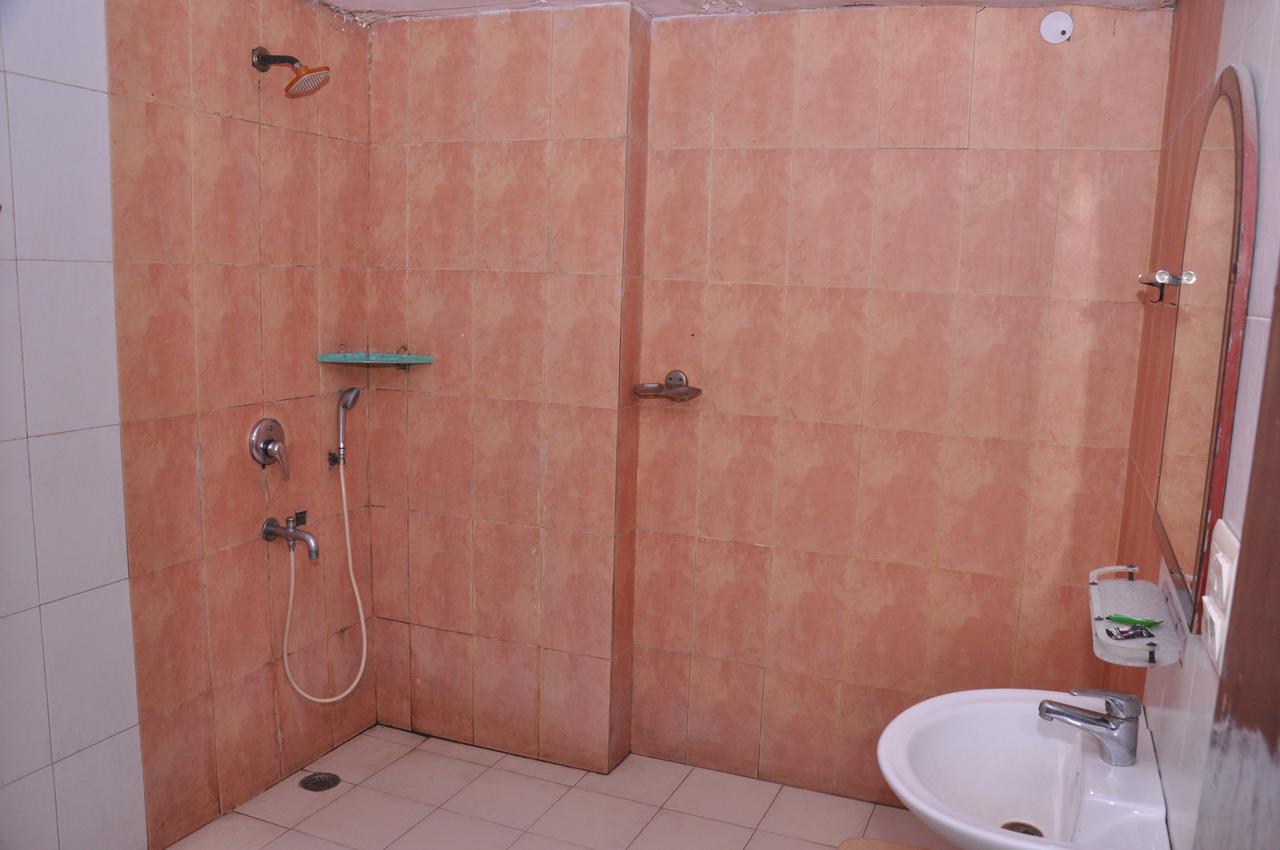 Hotel Samrat Kaushambi Gáziábád Kültér fotó