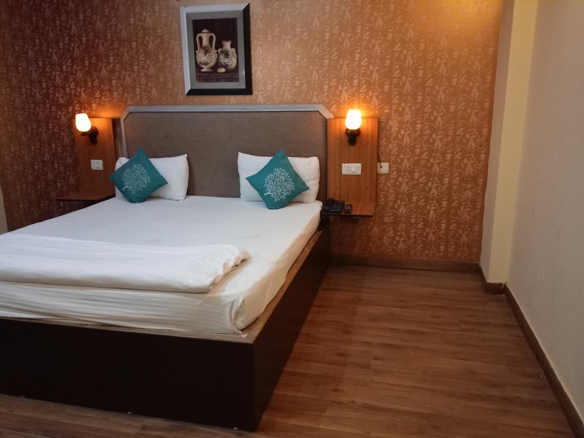 Hotel Samrat Kaushambi Gáziábád Kültér fotó