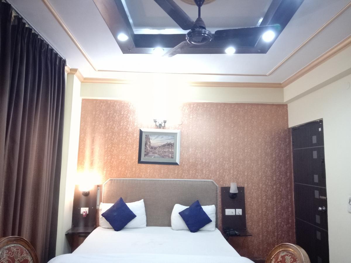 Hotel Samrat Kaushambi Gáziábád Kültér fotó