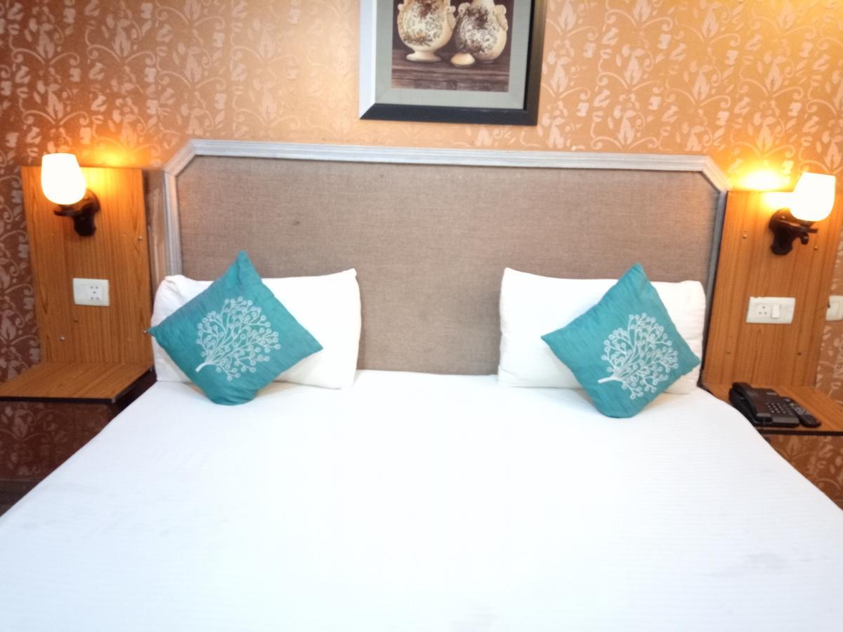Hotel Samrat Kaushambi Gáziábád Kültér fotó