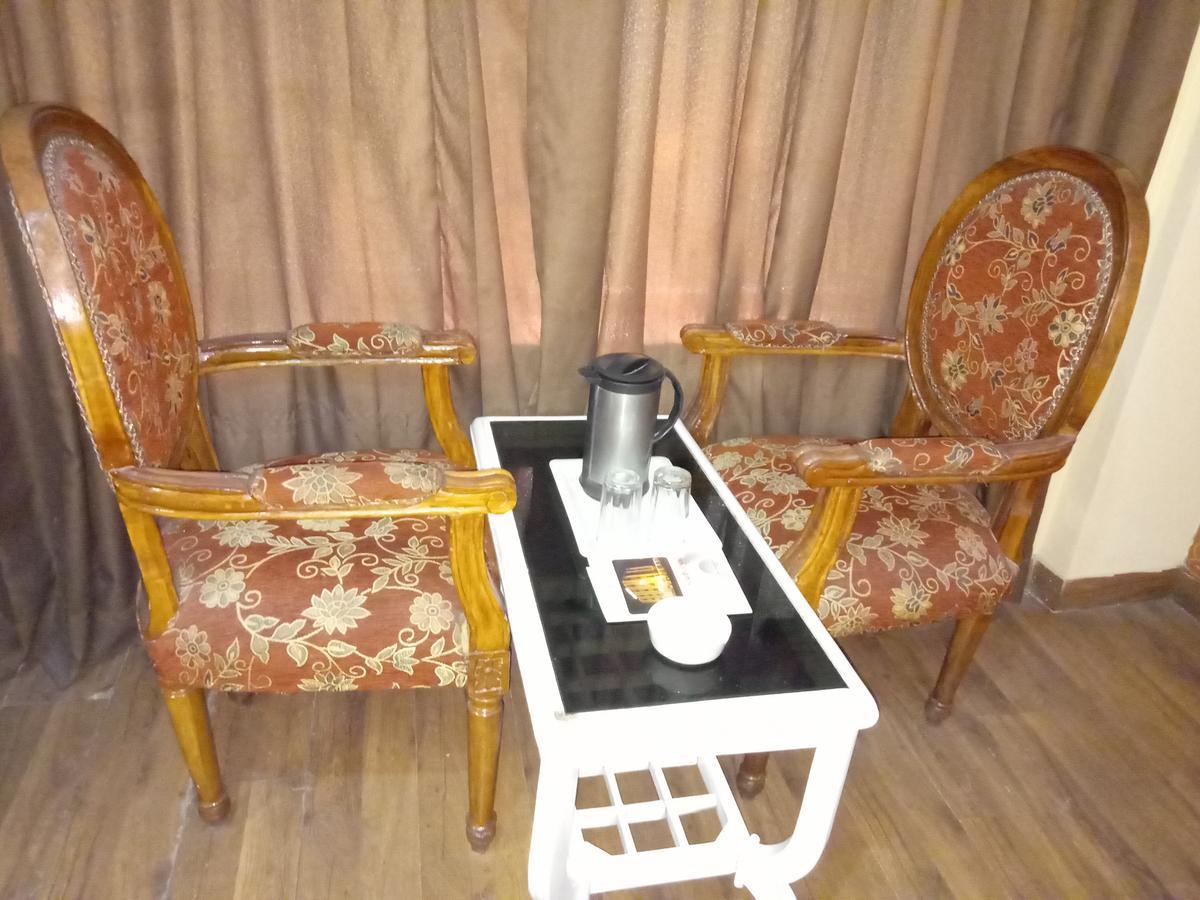 Hotel Samrat Kaushambi Gáziábád Kültér fotó