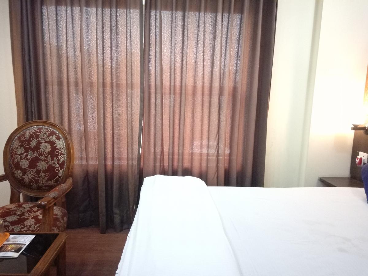 Hotel Samrat Kaushambi Gáziábád Kültér fotó